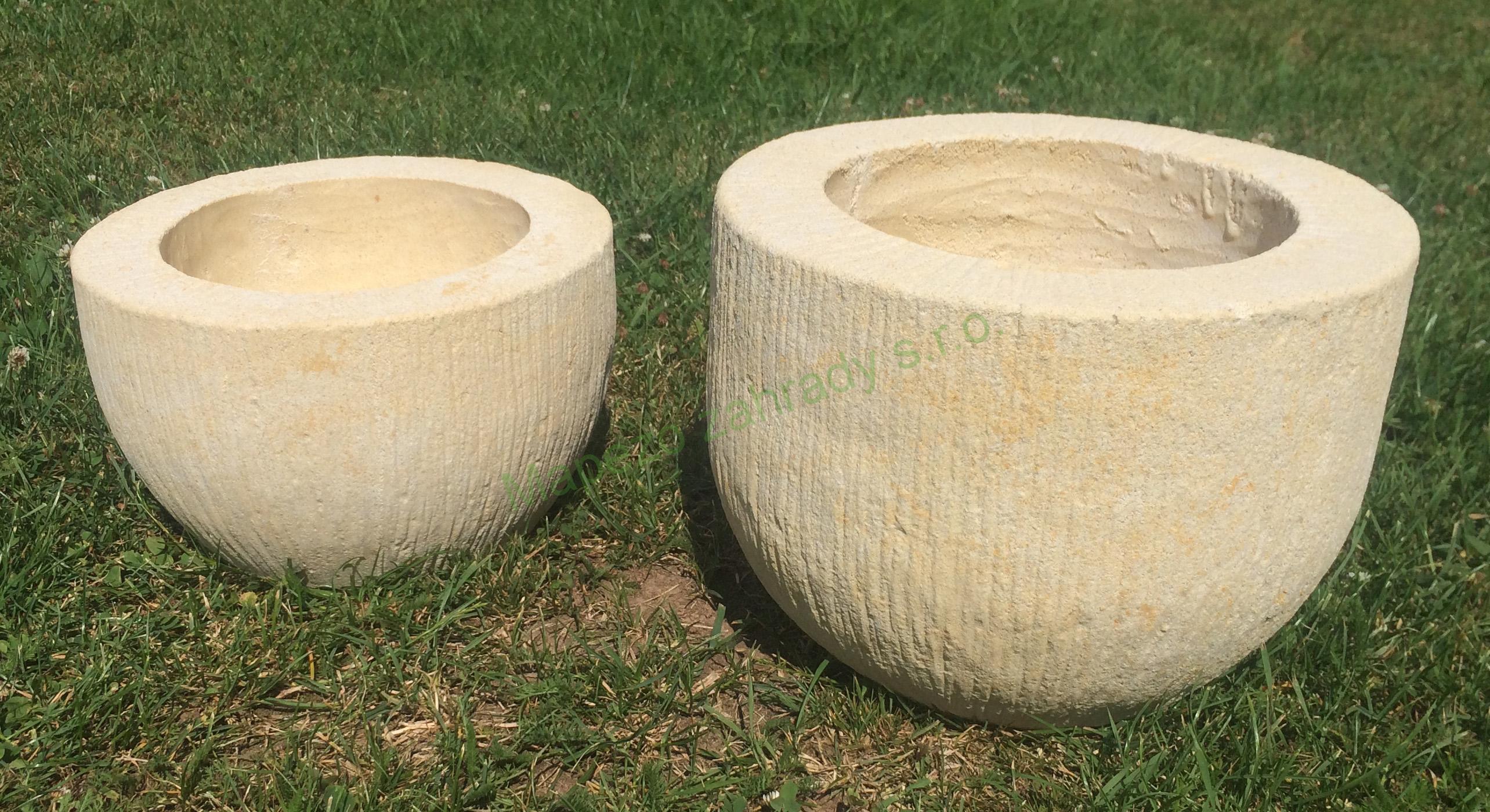 Pemrlovaný květináč velký