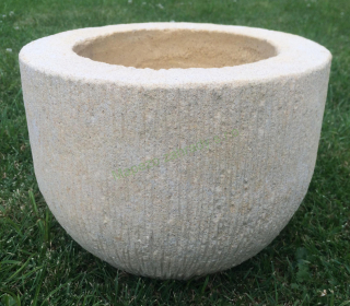 Pemrlovaný květináč velký